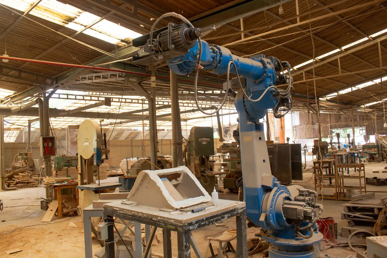 Modern factory facilities of Aurora Craft, a white label furniture manufacturer in Vietnam equipped with advanced machinery for efficient furniture production