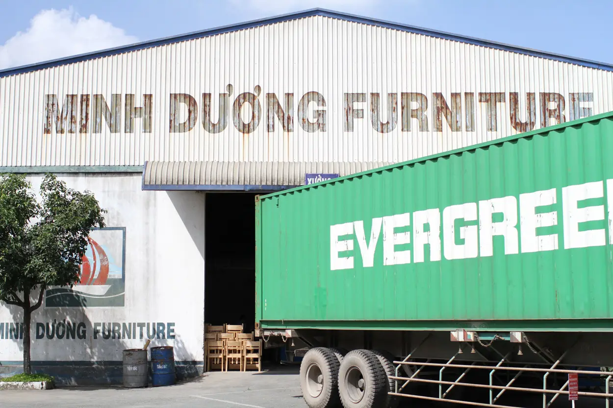 Large-scale furniture export shipment at Minh Duong Furniture, a top Vietnam furniture manufacturer focused on high-volume indoor wood programs.