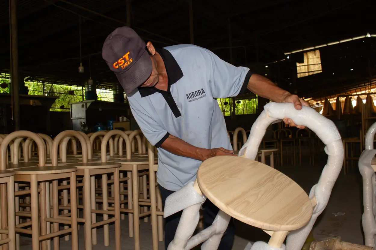Quality control process at Aurora Craft, a top Vietnam furniture manufacturer, inspecting furniture before packaging to ensure export-quality standards.