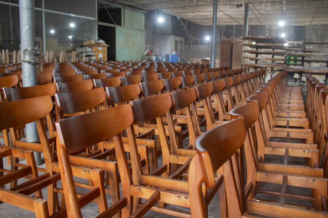 Hotel furniture wholesale production showing large-batch chair manufacturing and the importance of production capacity and quality control